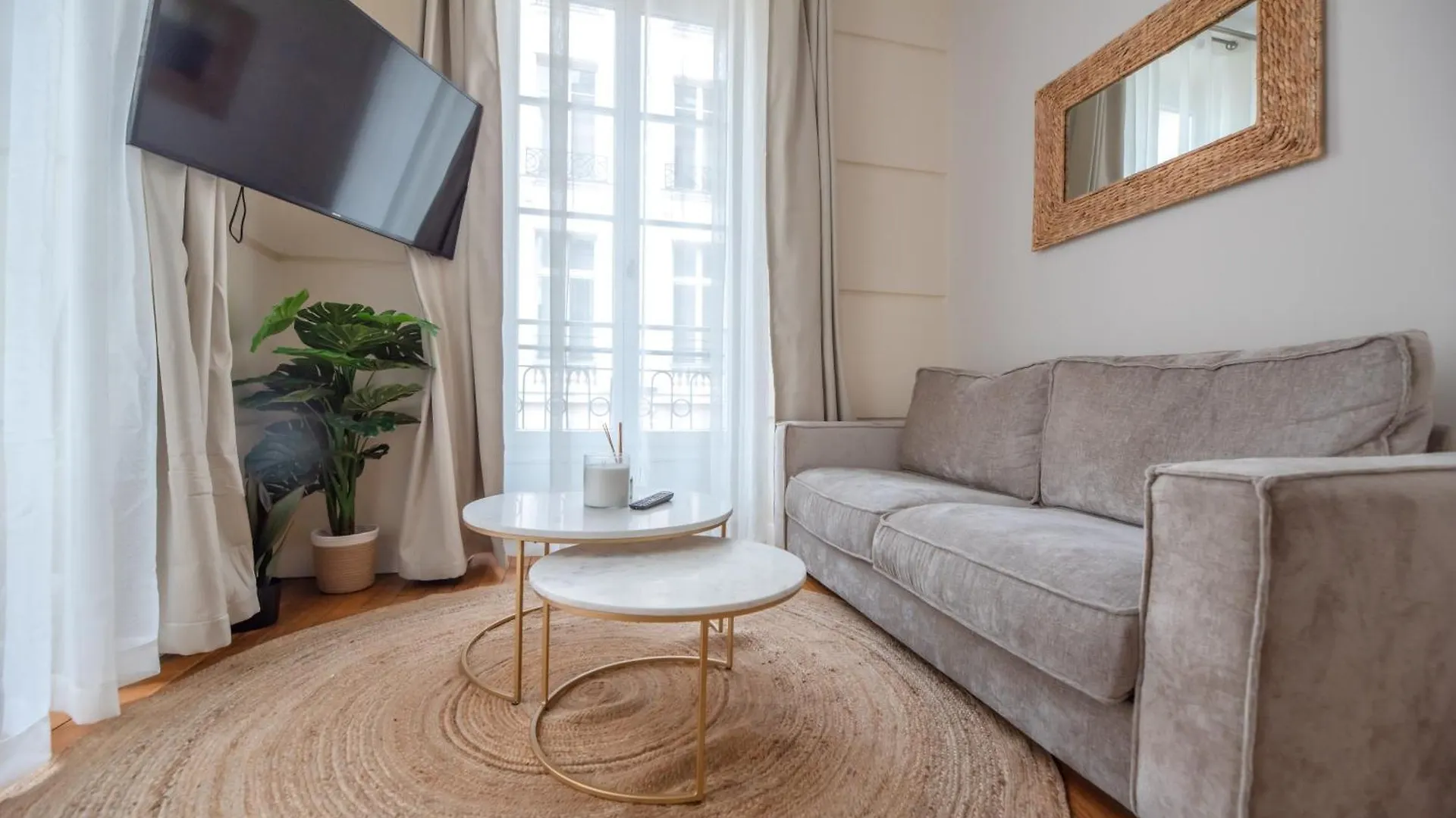Ferienwohnung Cia - Louvre Museum Paris Apartment